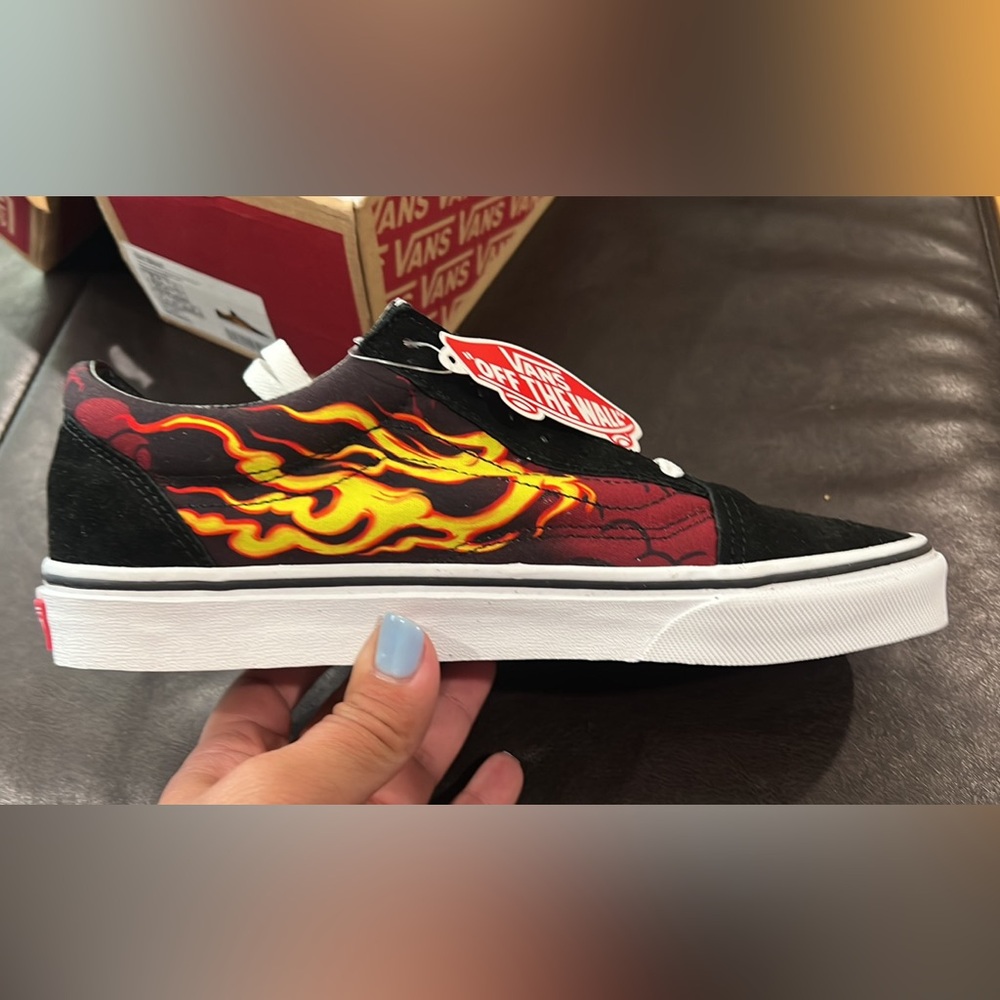 BRAND NEW Vans sneakers: OLD SKOOL Samurai Rising 
Men’s 8.5
